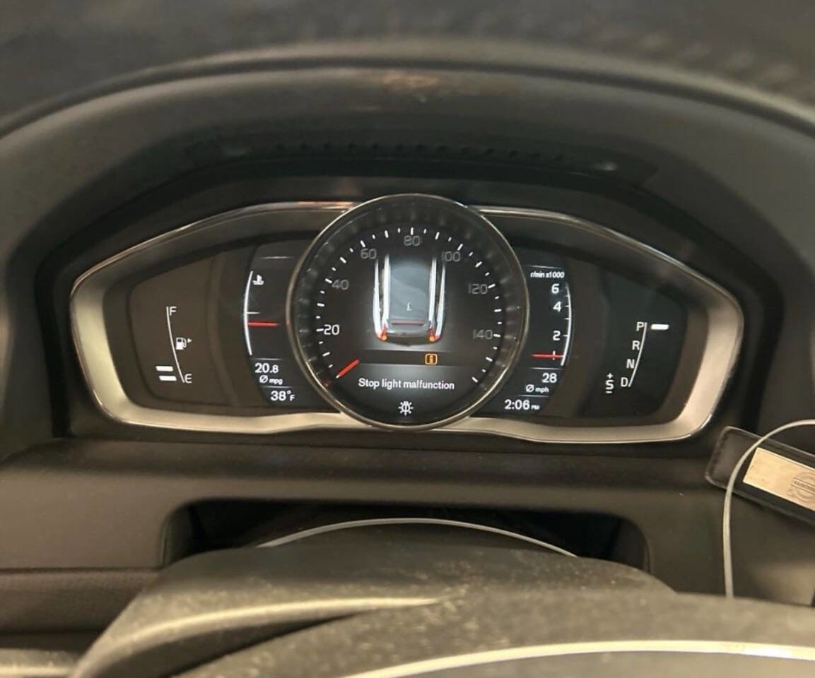 Used 2017 Volvo XC60 T6 Dynamic w/ Preferred Option Package AWD/4WD image 9