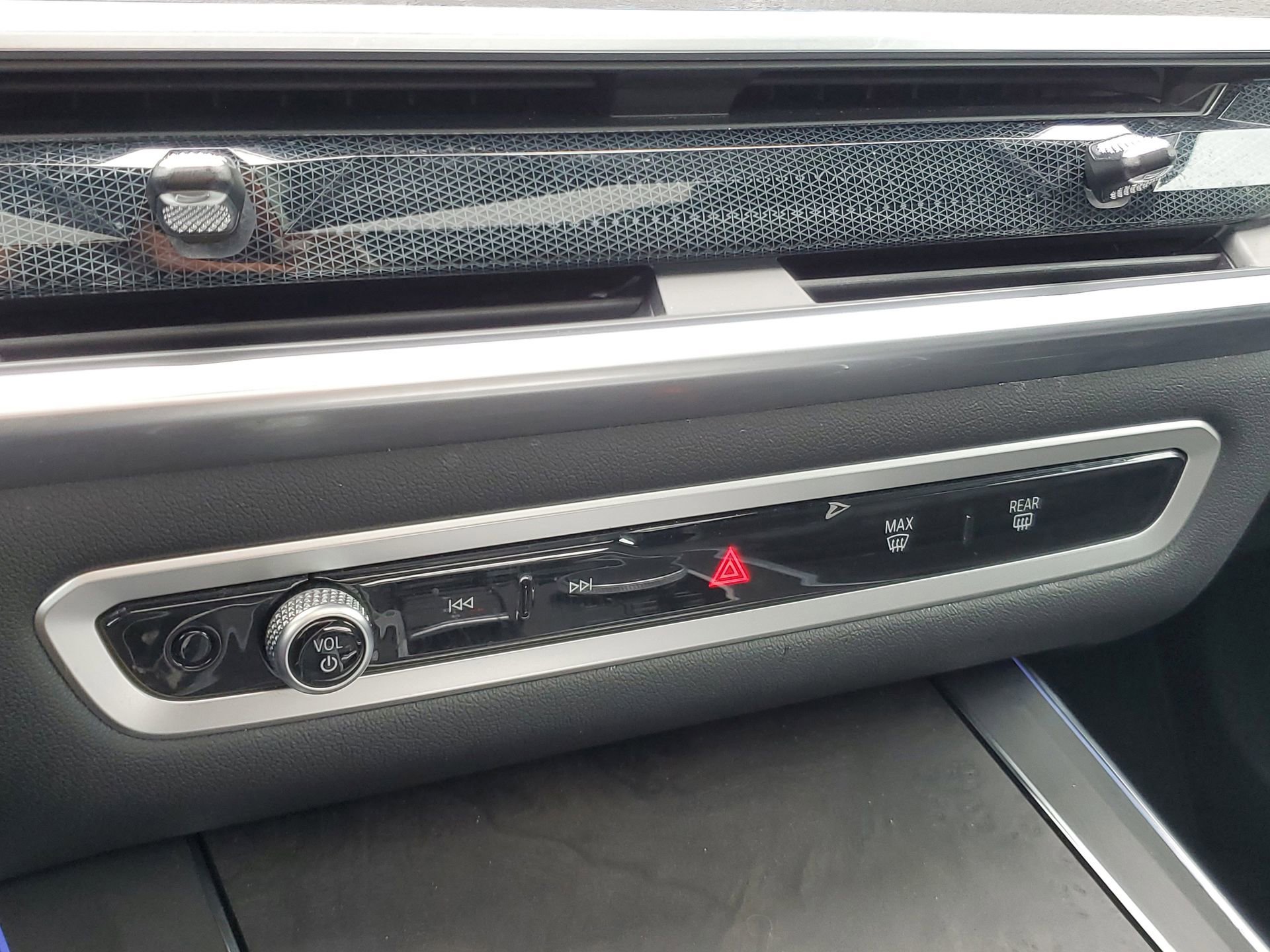 Used 2024 BMW X5 sDrive40i w/ Premium Package image 29