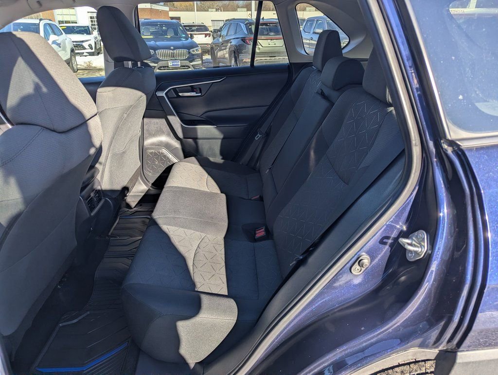 Used 2021 Toyota RAV4 XLE image 18