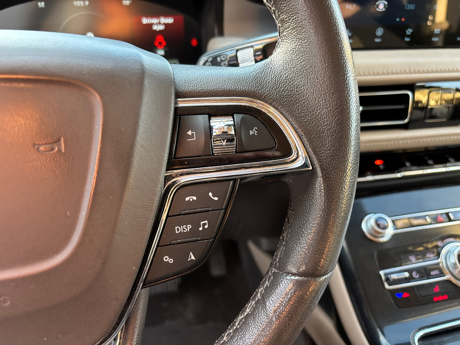 Certified 2022 Lincoln Nautilus AWD w/ Premium Package image 18