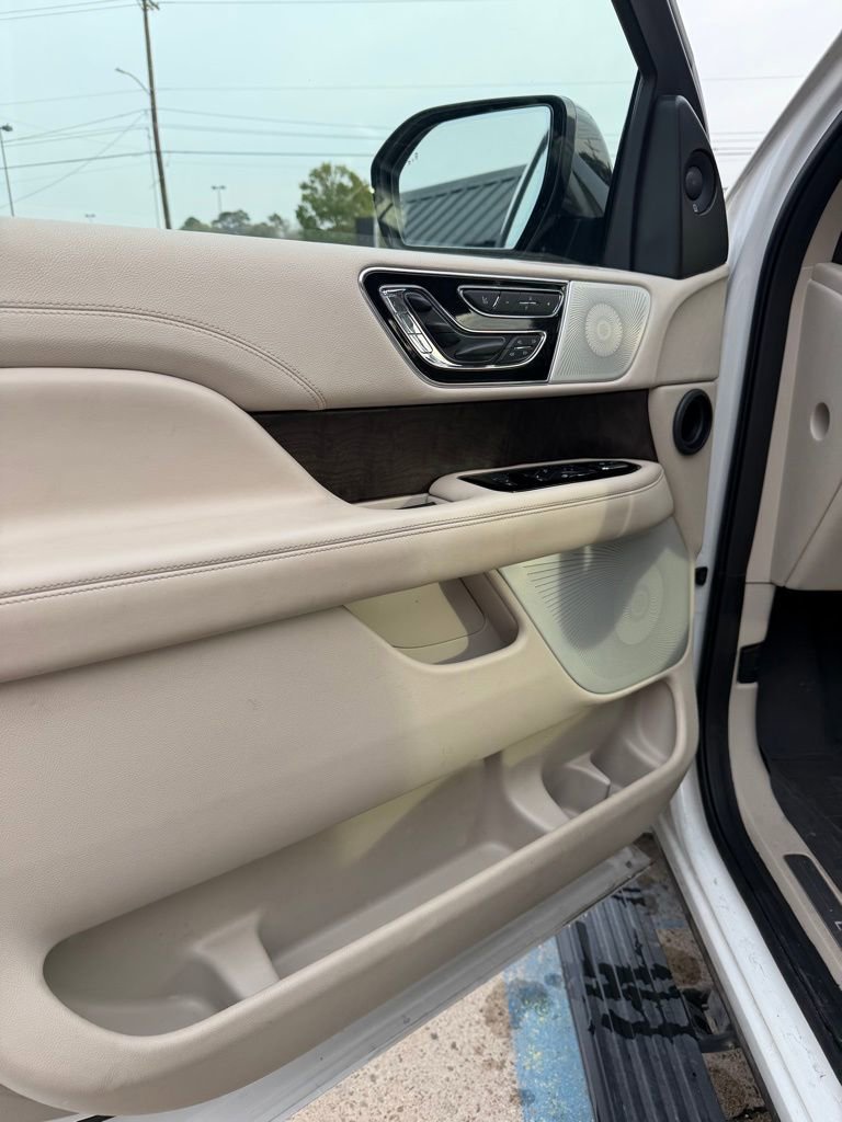 Used 2021 Lincoln Navigator Reserve w/ Luxury Package image 20