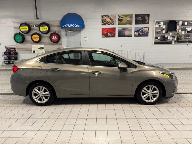 Used 2017 Chevrolet Cruze LT w/ Convenience Package image 2