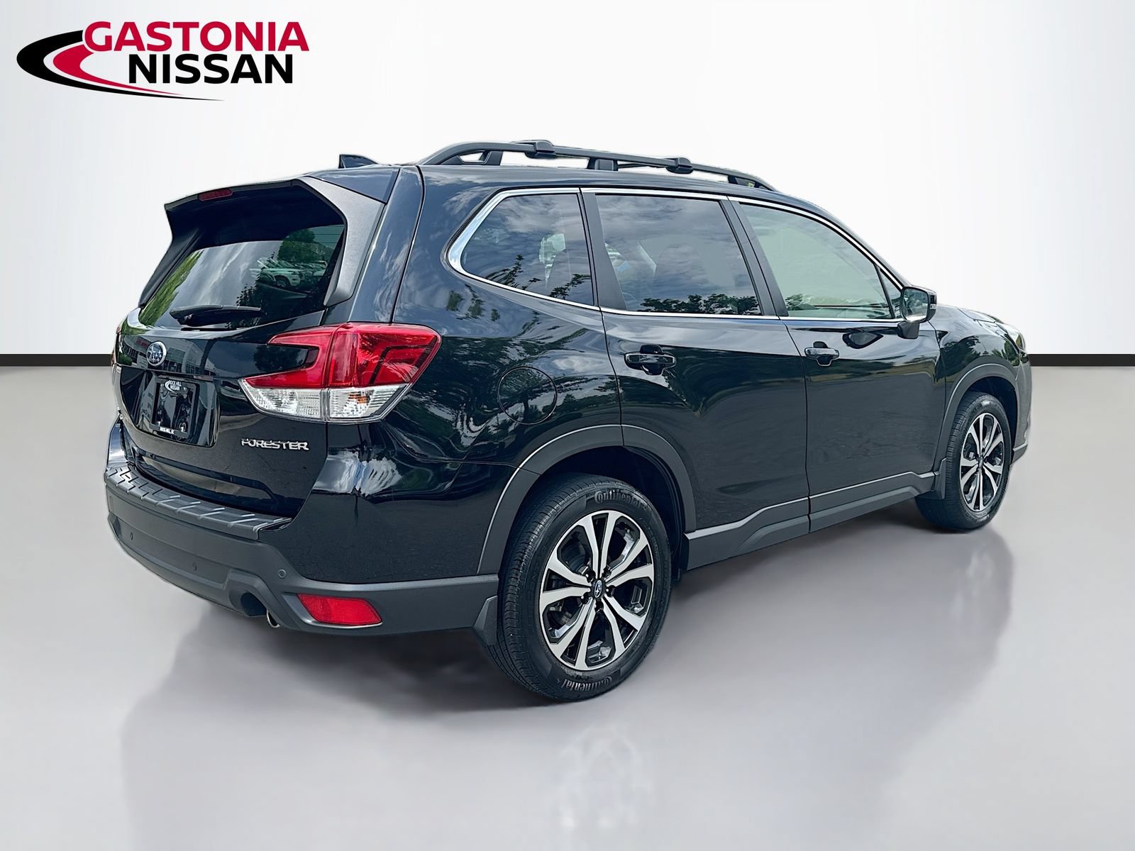 Used 2023 Subaru Forester Limited AWD/4WD image 9