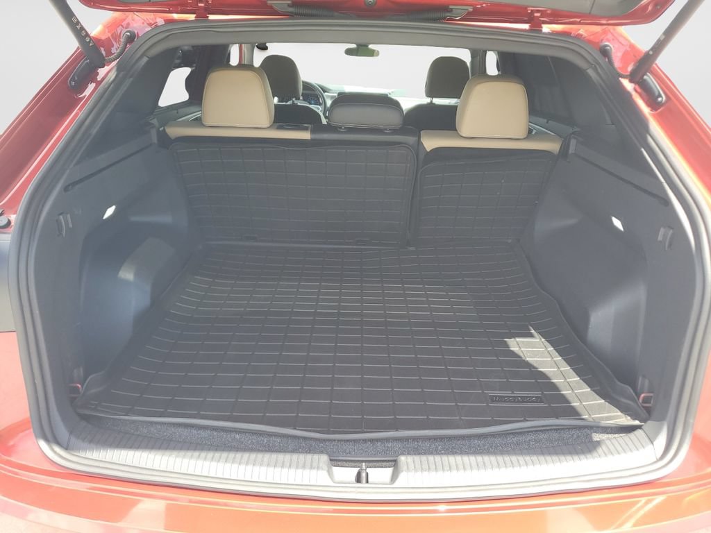 Used 2024 Volkswagen Atlas Cross Sport SE FWD image 9