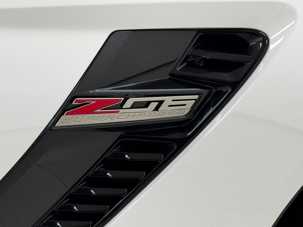 Used 2015 Chevrolet Corvette Z06 w/ 3LZ Preferred Equipment Group image 38