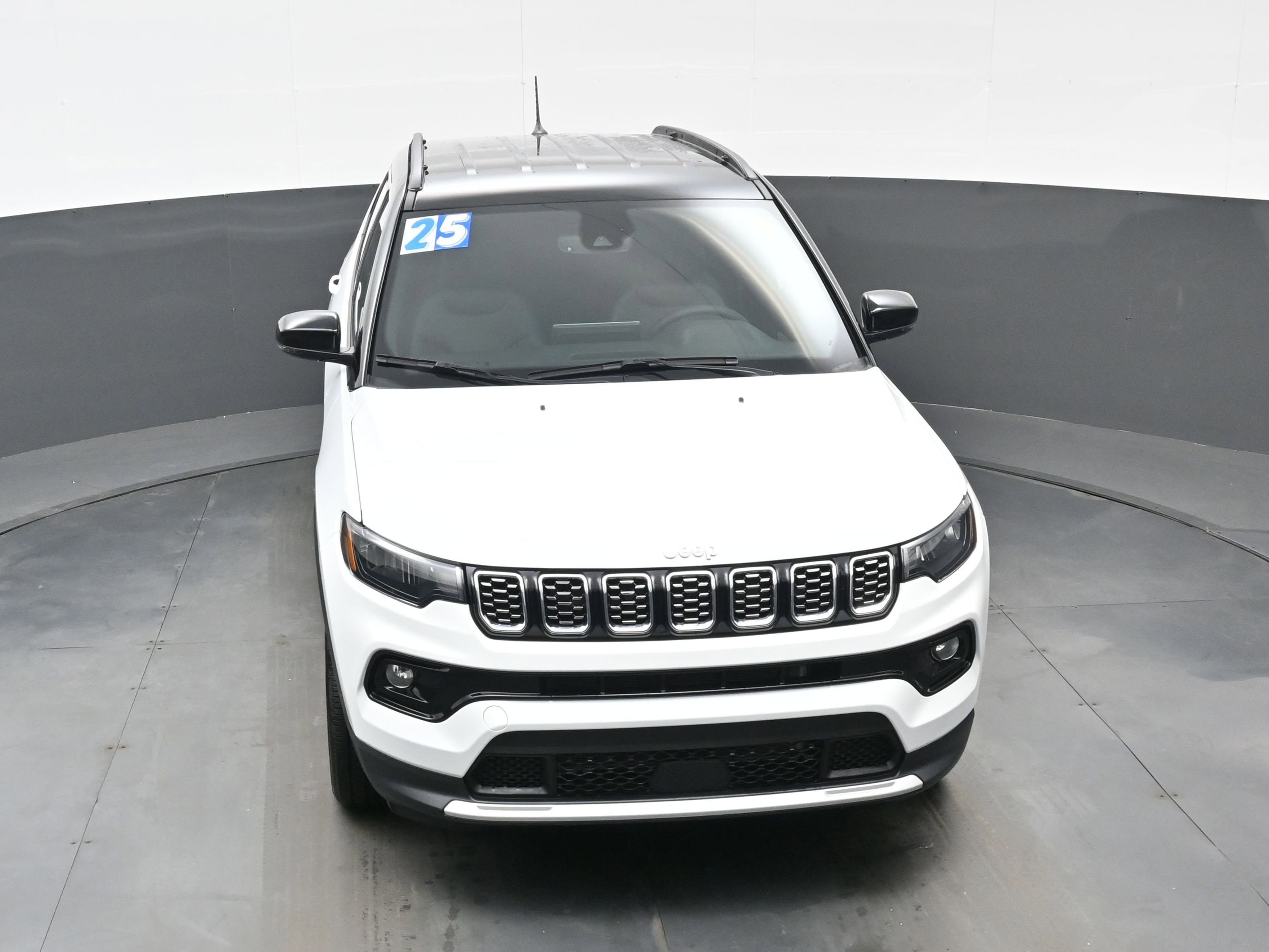 Used 2025 Jeep Compass Limited image 40