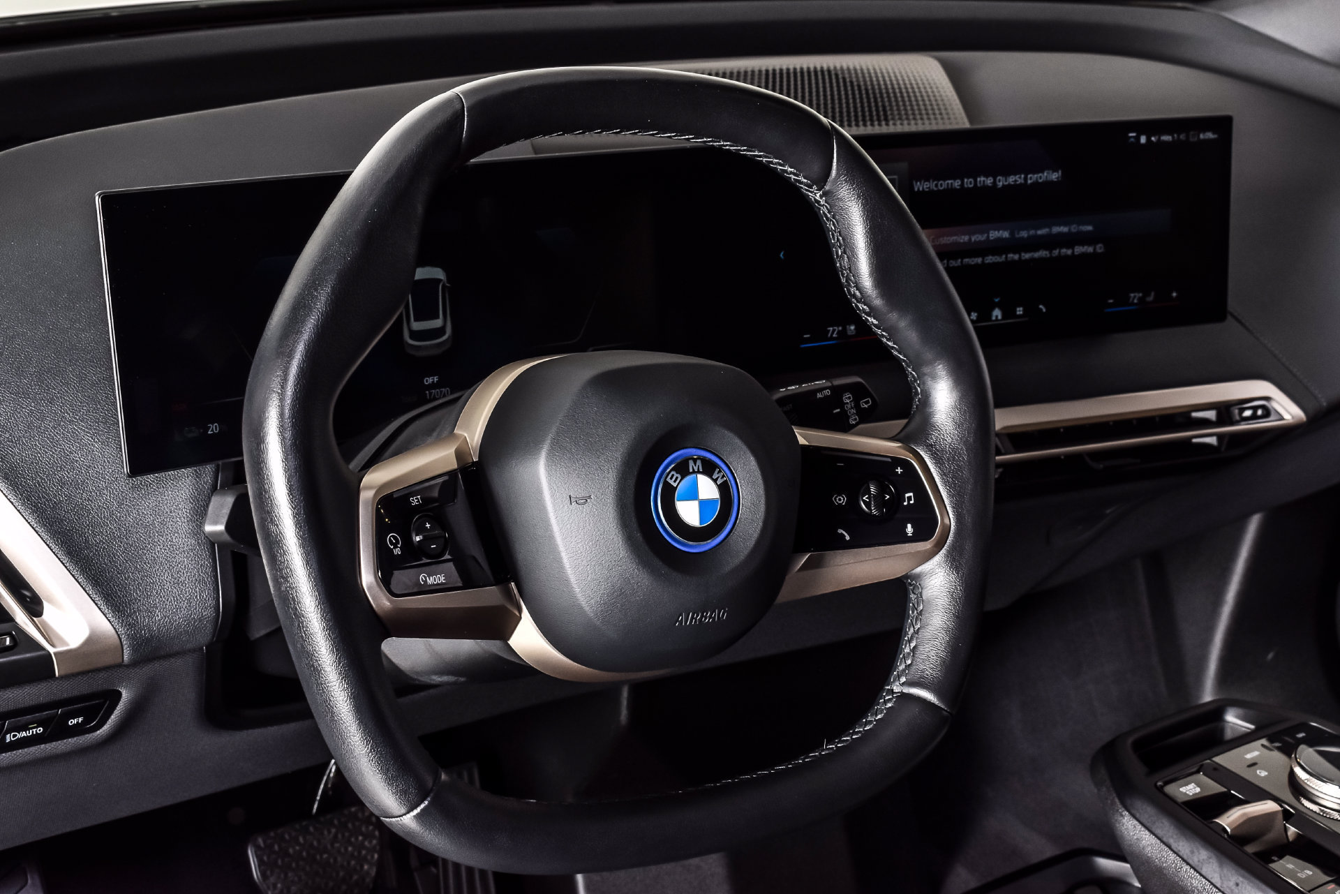 Used 2024 BMW iX xDrive50 w/ Premium Package AWD/4WD image 17