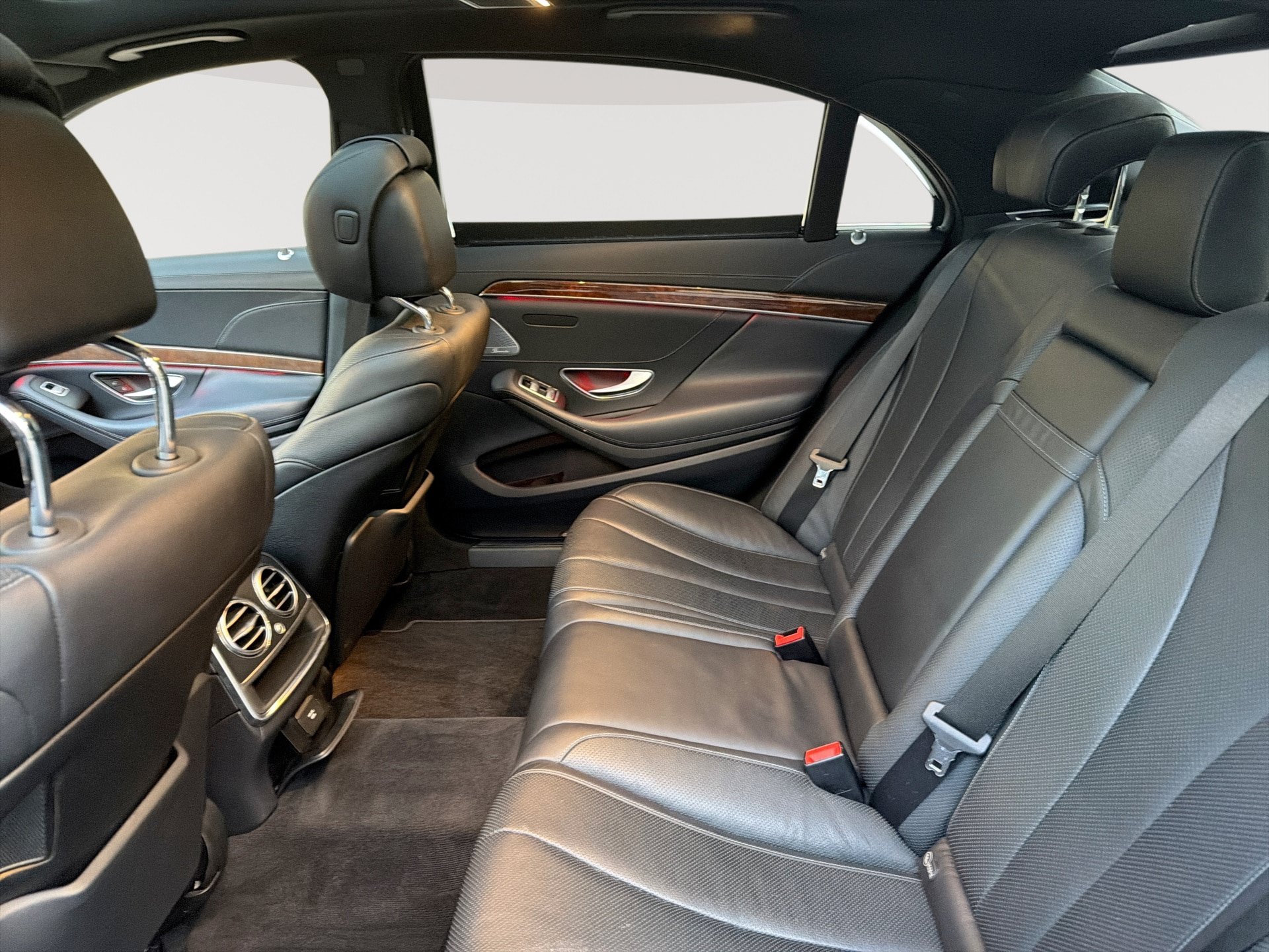 Used 2015 Mercedes-Benz S 550 Sedan image 27