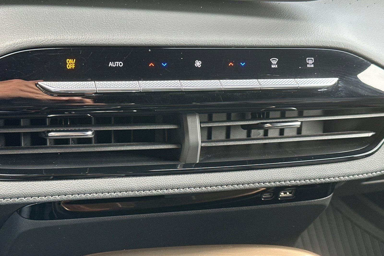 Certified 2025 Buick Enclave Avenir w/ Super Cruise Package image 22