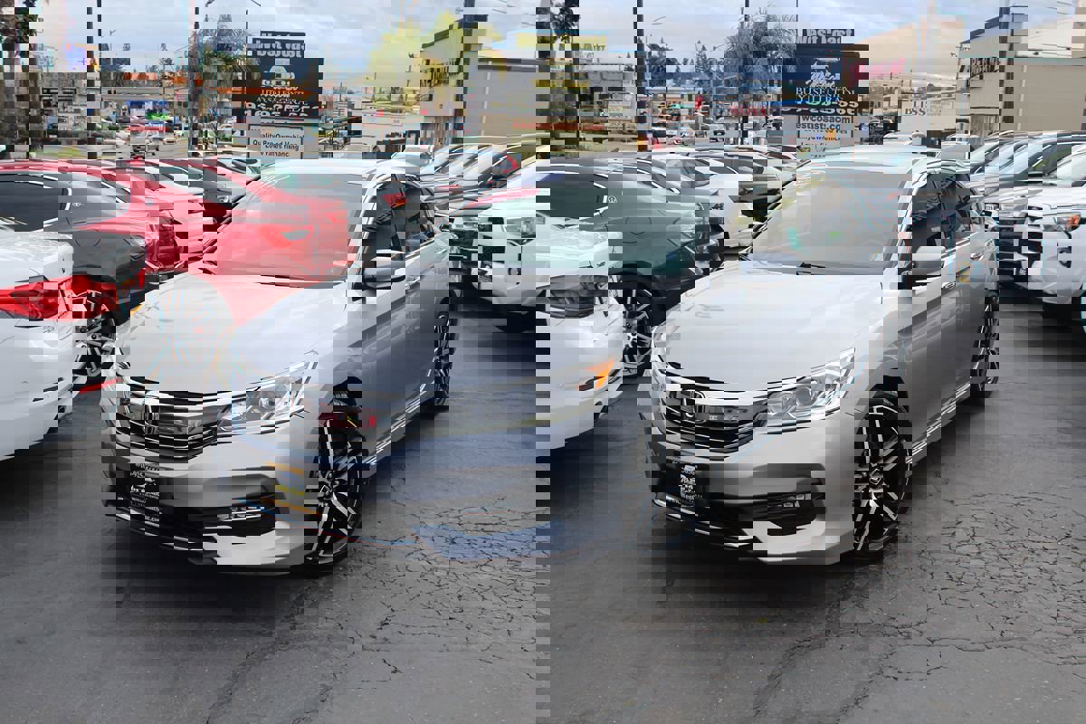 Used 2017 Honda Accord Sport image 32