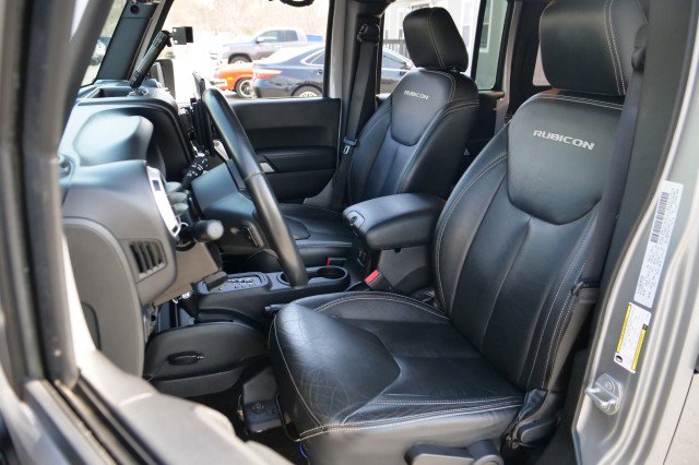 Used 2016 Jeep Wrangler Unlimited Rubicon w/ Connectivity Group image 31