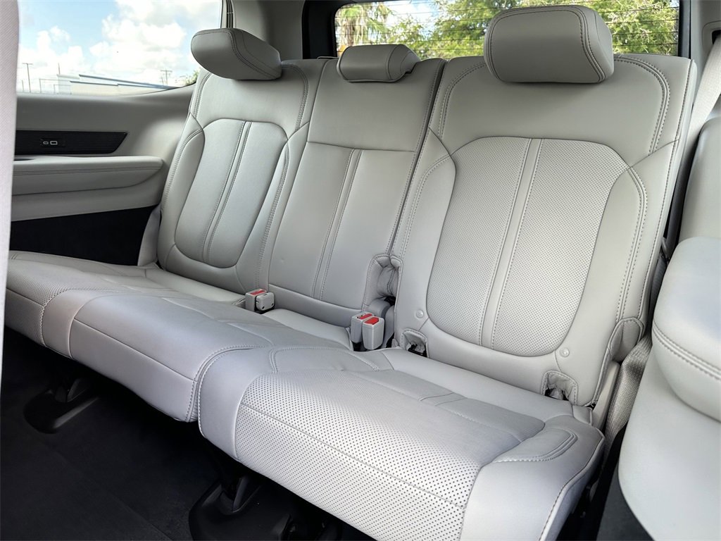 New 2023 Jeep Grand Wagoneer 4WD w/ Flexible Seating Group image 19