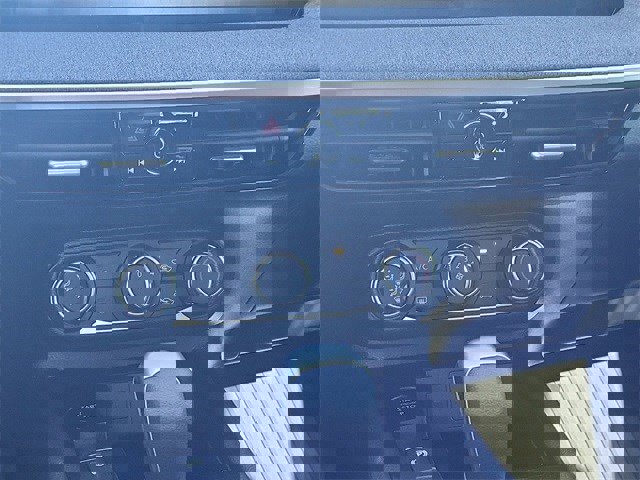 New 2025 Nissan Kicks SV image 14