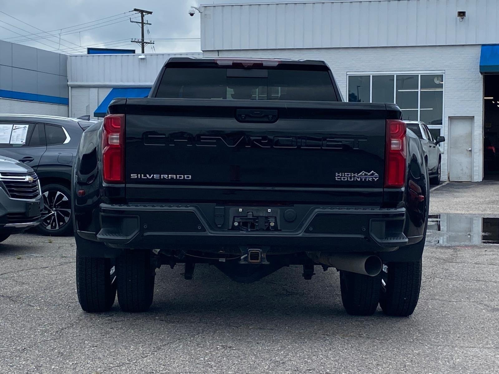 Used 2024 Chevrolet Silverado 3500 High Country w/ High Country Premium Package AWD/4WD image 3