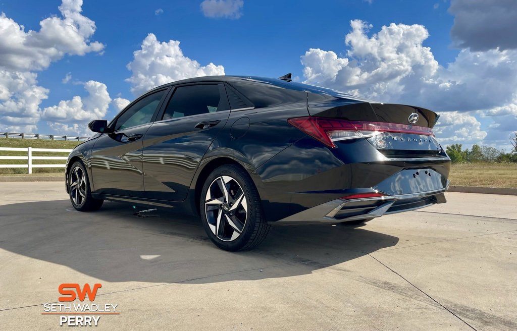 Used 2023 Hyundai Elantra Limited image 4
