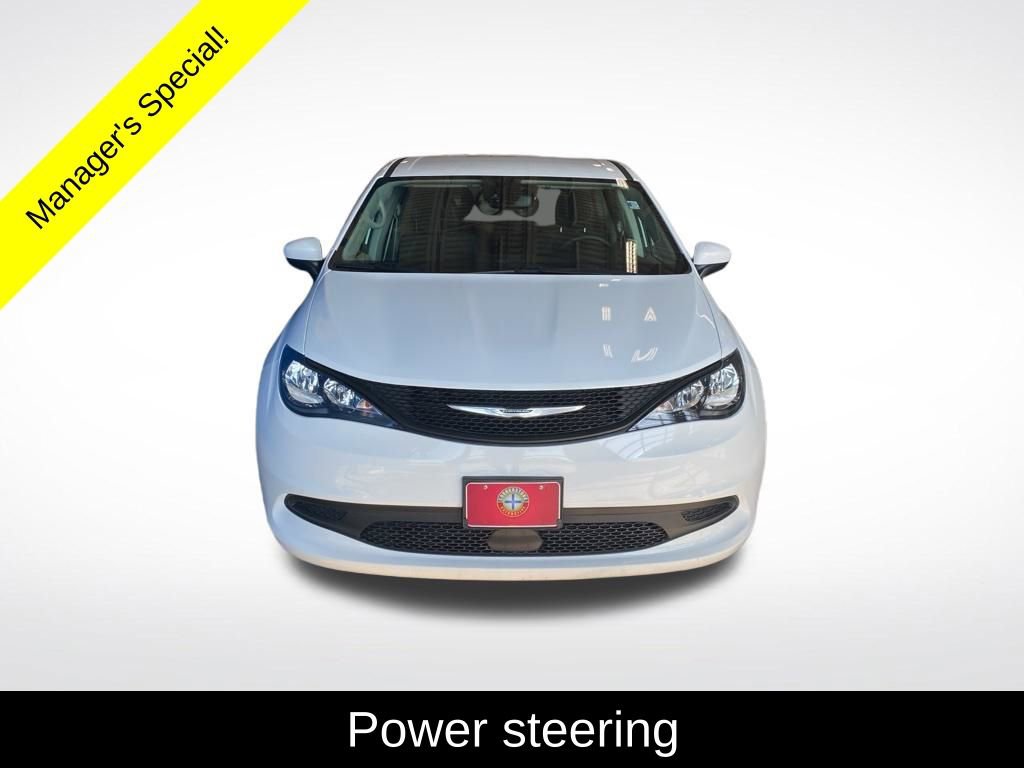 Used 2023 Chrysler Voyager LX FWD image 14