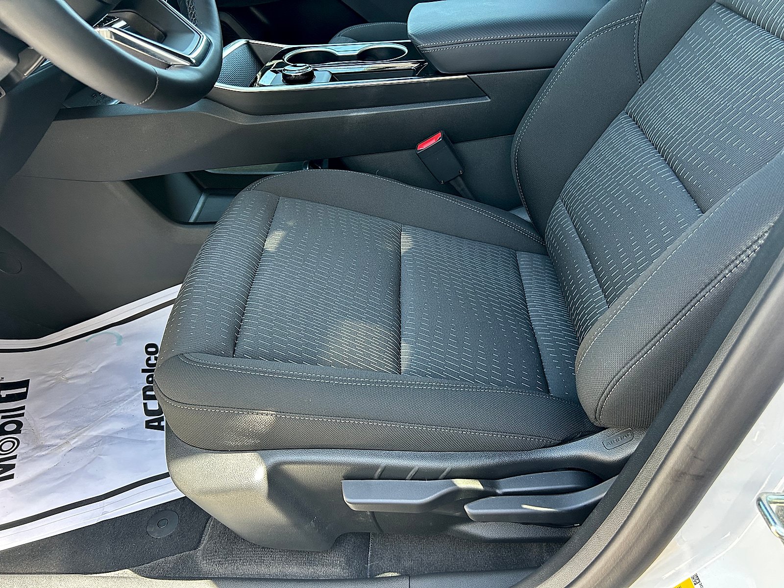 New 2026 Chevrolet Equinox LT w/ Safety and Technology Package FWD image 12