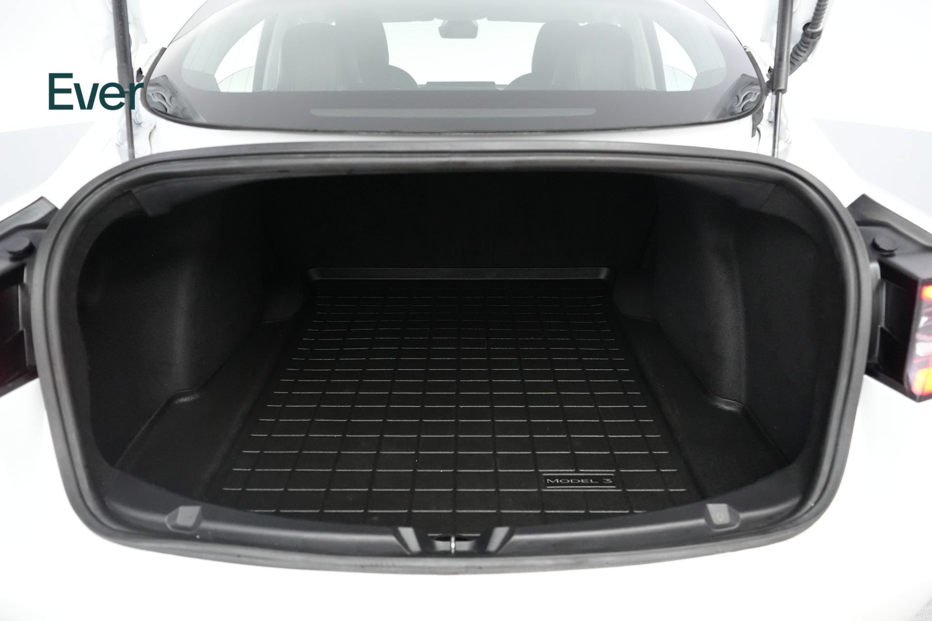 Used 2020 Tesla Model 3 Standard Range RWD image 8