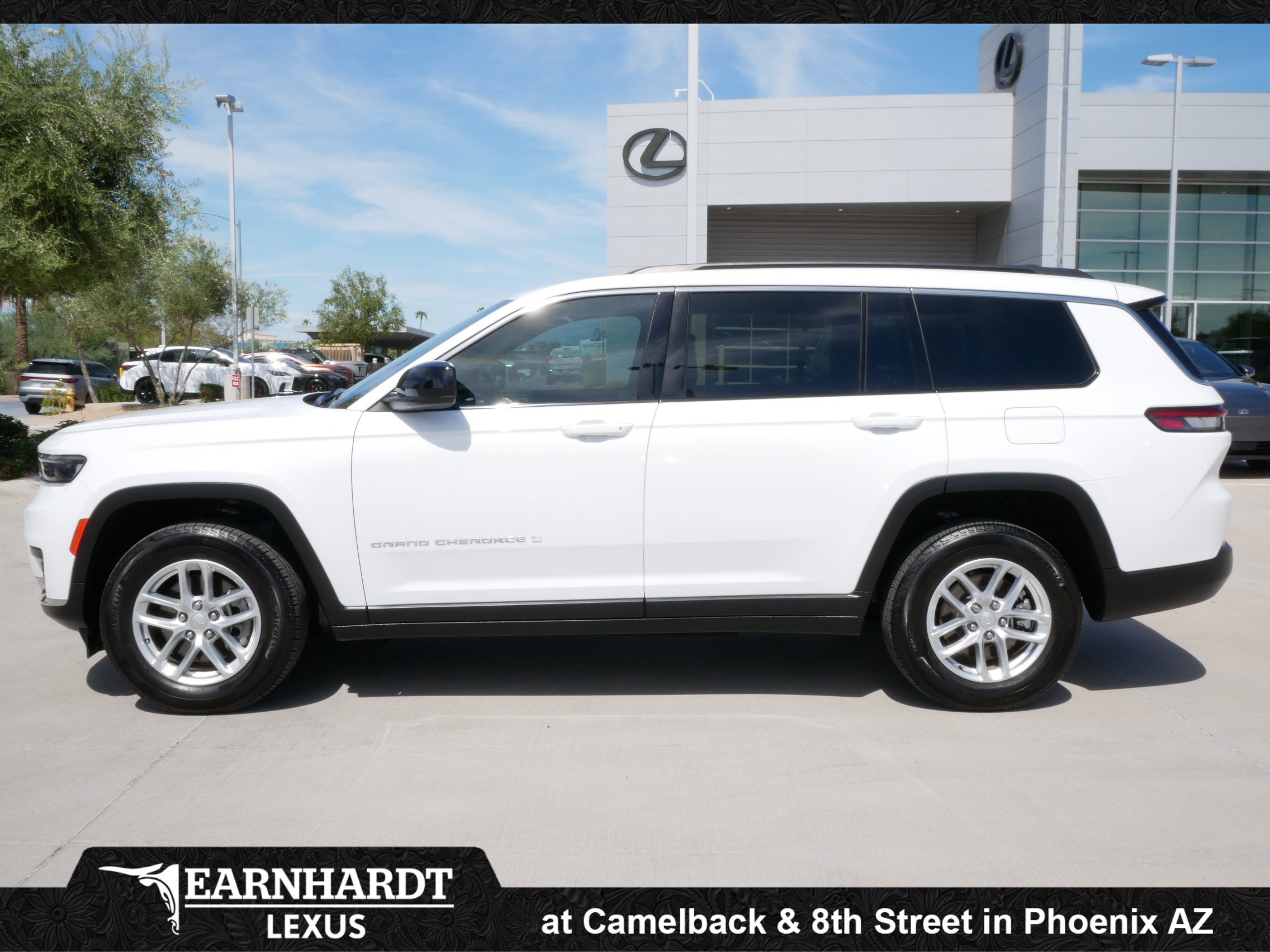 Used 2025 Jeep Grand Cherokee L Laredo RWD image 3