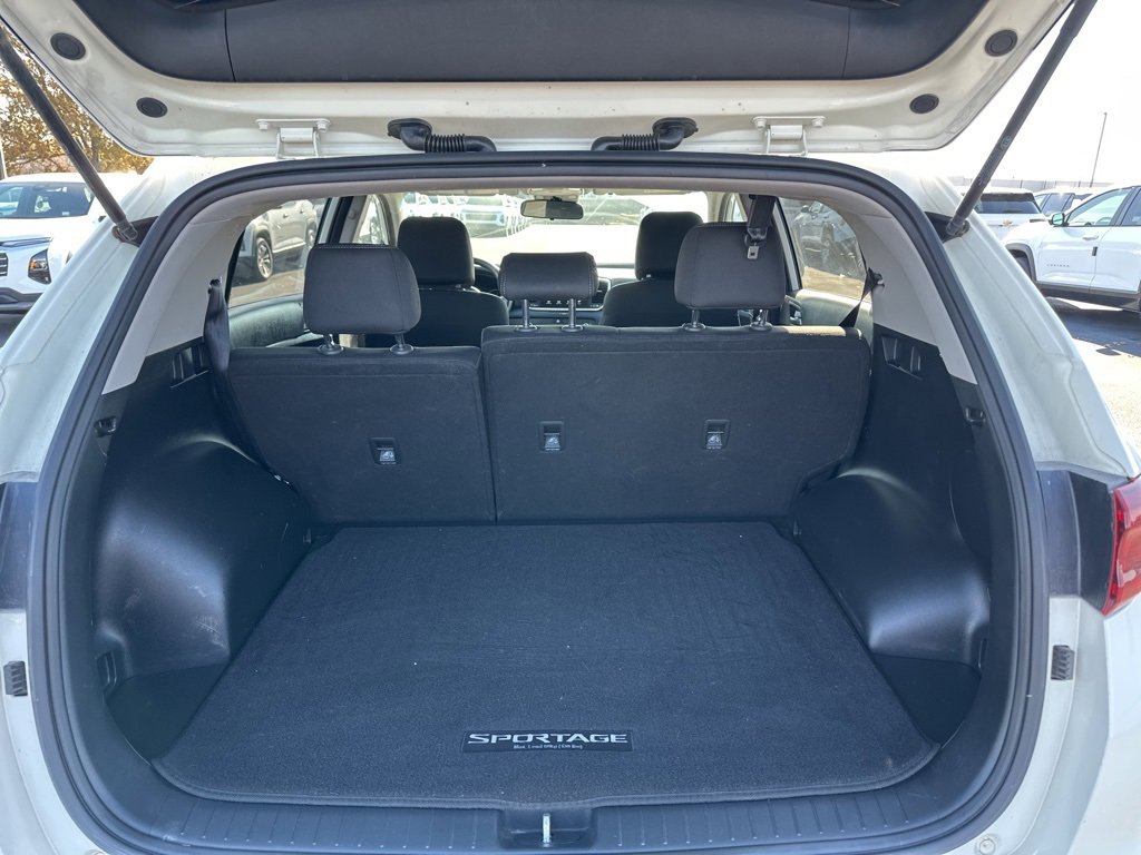 Used 2022 Kia Sportage LX image 17