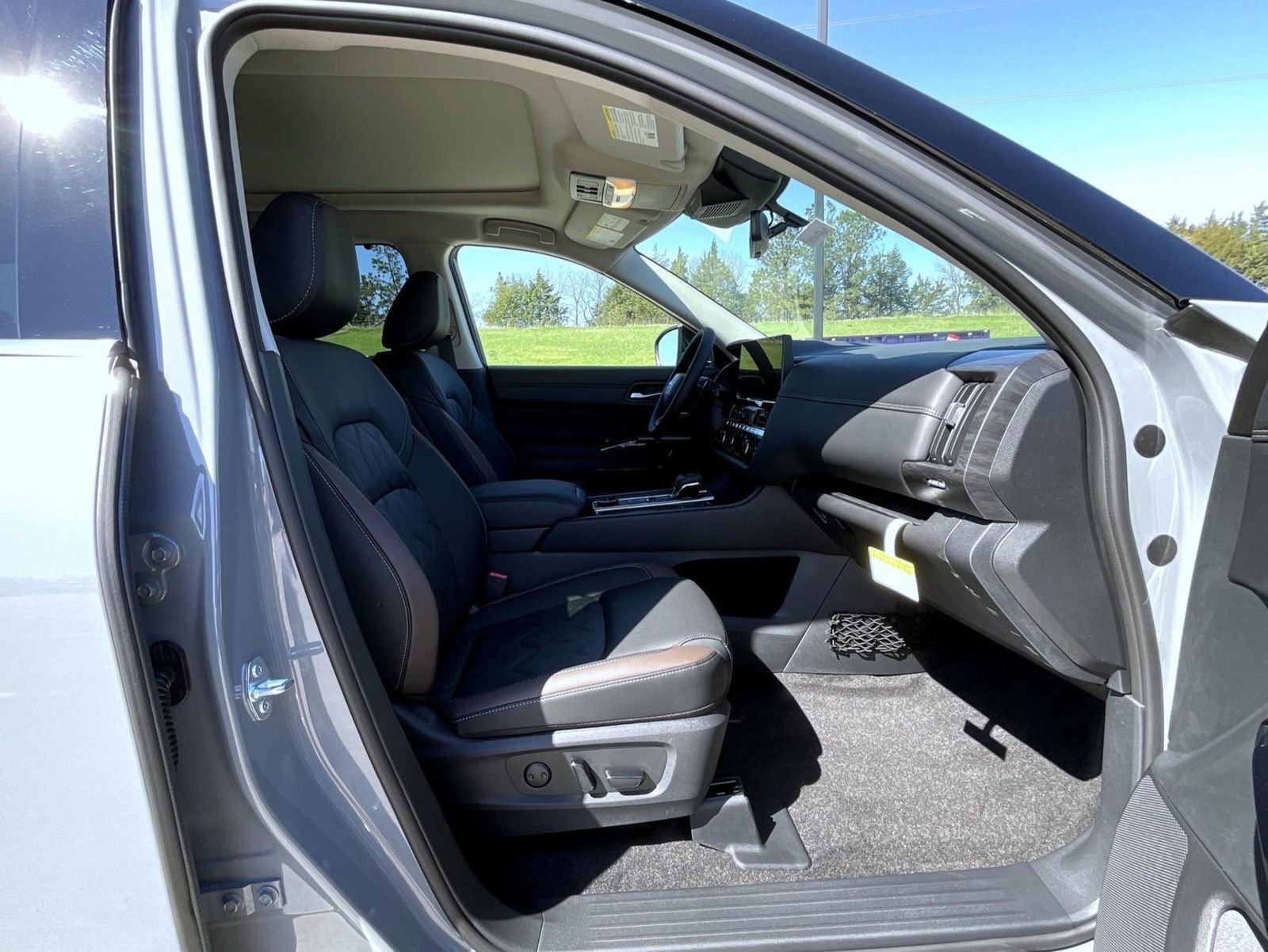 New 2026 Nissan Pathfinder Platinum AWD/4WD image 16