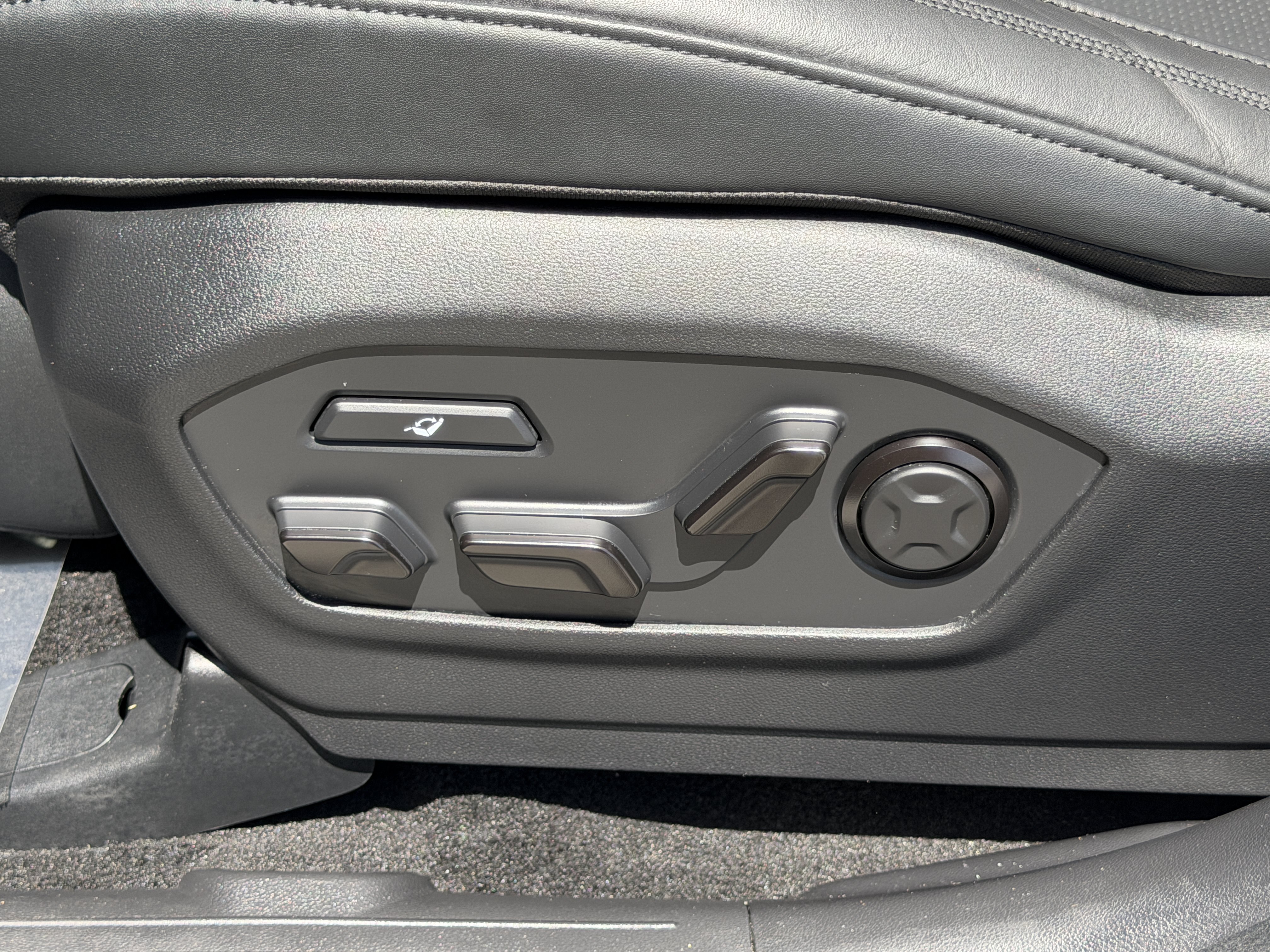 Used 2025 Hyundai Santa Fe Calligraphy AWD/4WD image 20