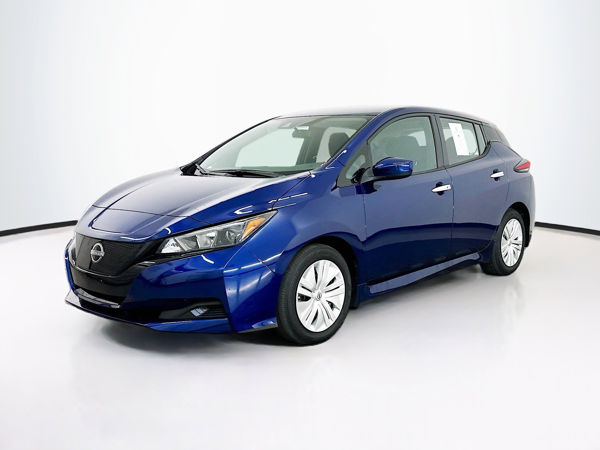 Used 2024 Nissan Leaf S FWD image 3
