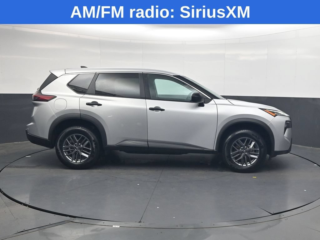 Used 2024 Nissan Rogue S AWD/4WD image 3