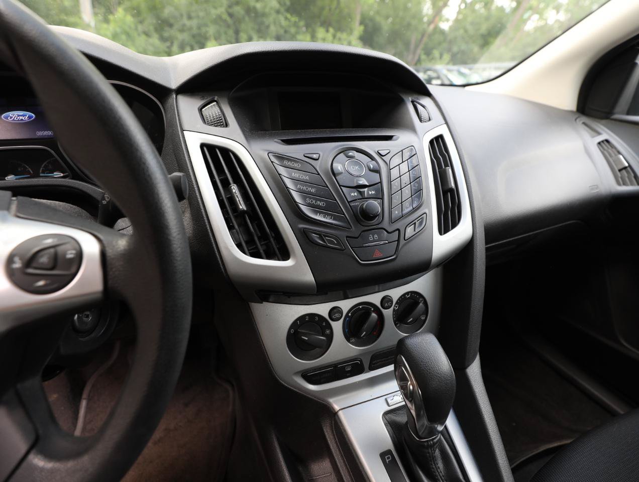 Used 2014 Ford Focus SE FWD image 17