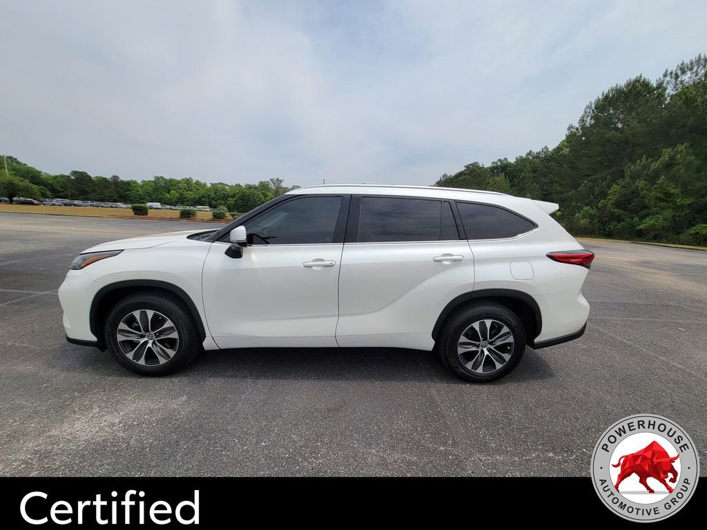 Used 2020 Toyota Highlander XLE FWD image 3