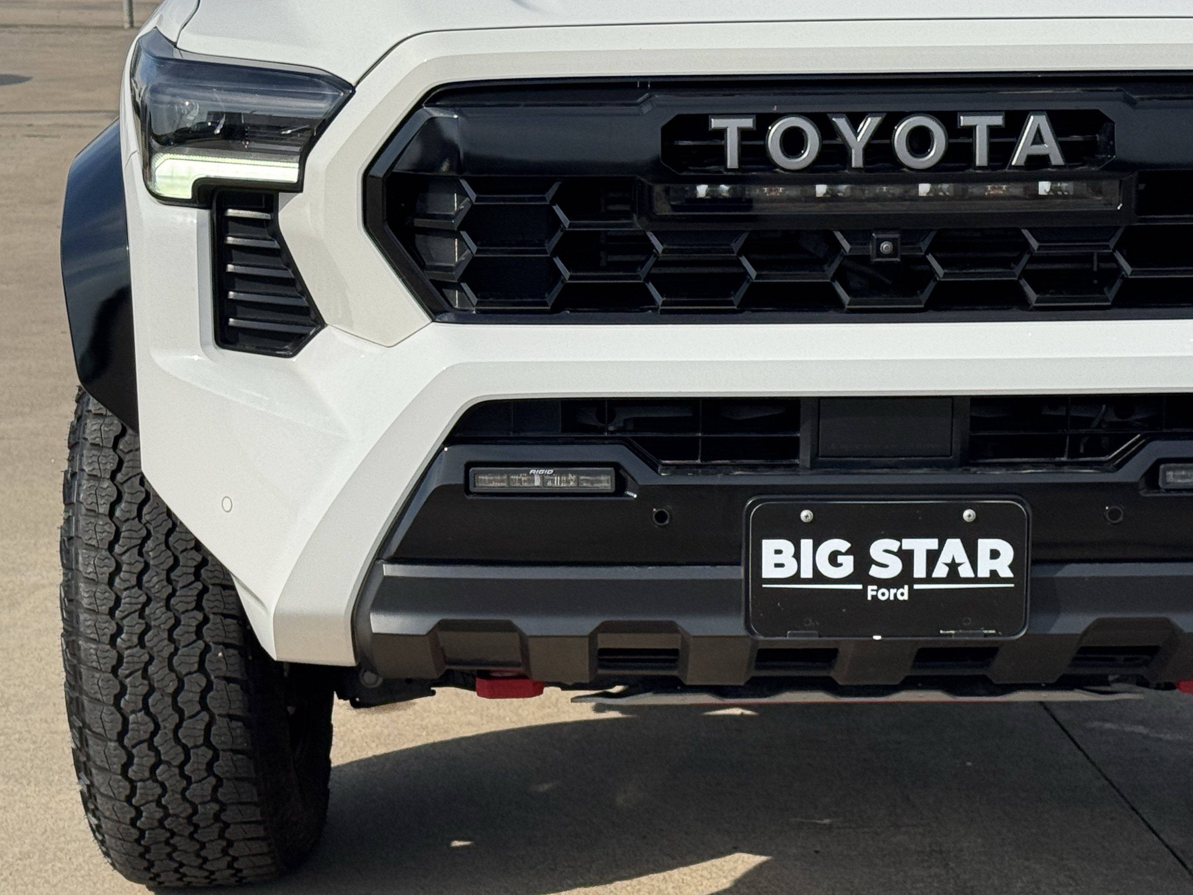 Used 2025 Toyota Tacoma TRD Pro AWD/4WD image 12