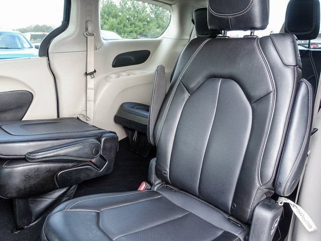 Used 2023 Chrysler Pacifica Touring-L FWD image 24