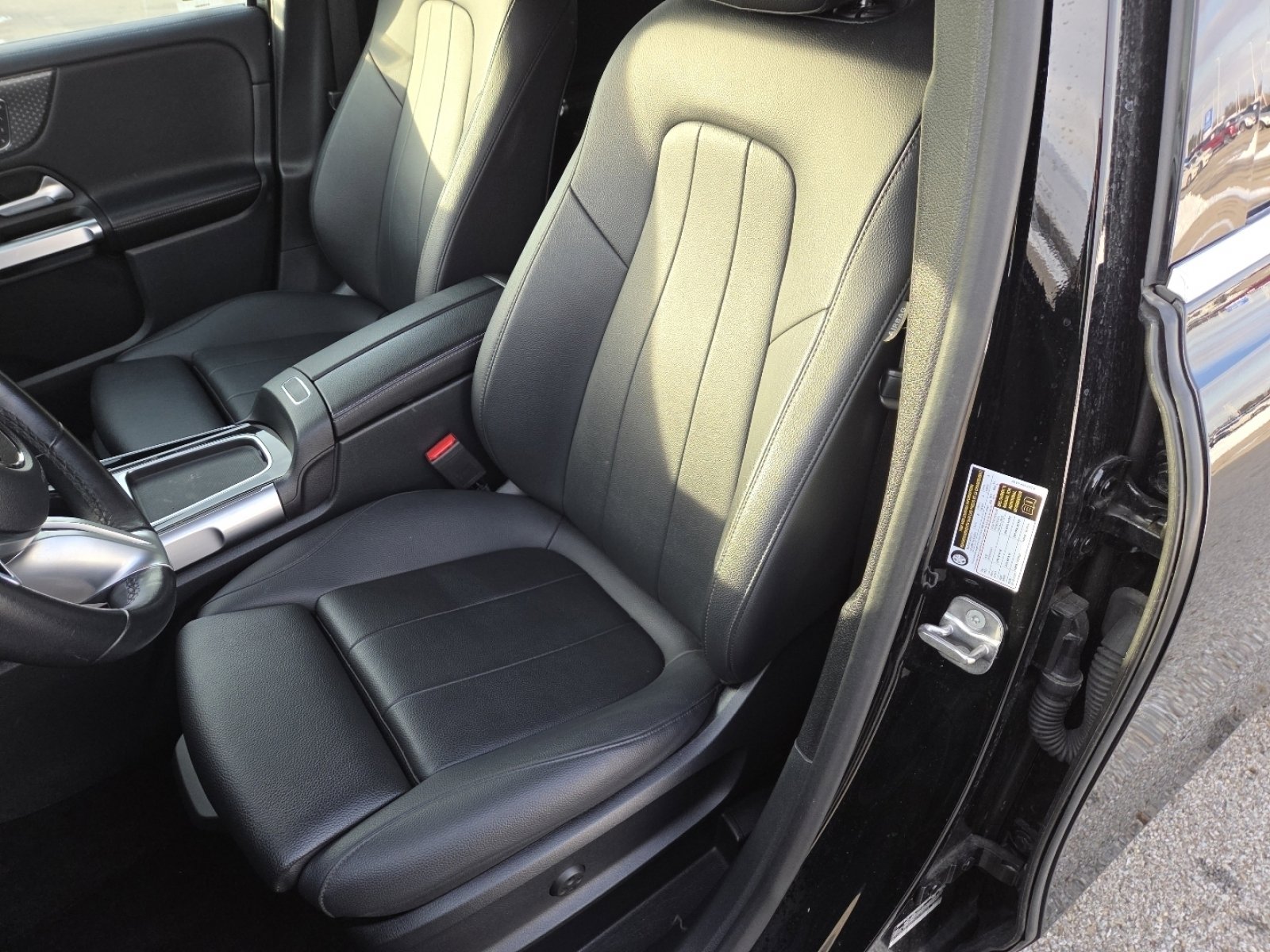 Used 2024 Mercedes-Benz GLB 250 image 23