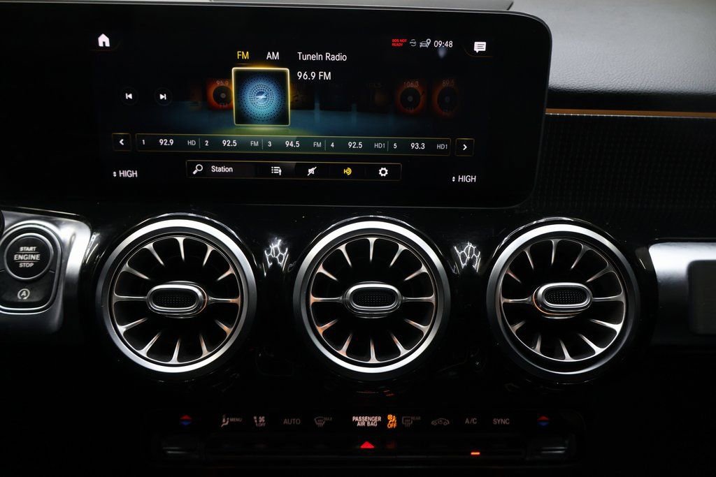 Used 2020 Mercedes-Benz GLB 250 w/ Premium Package image 21