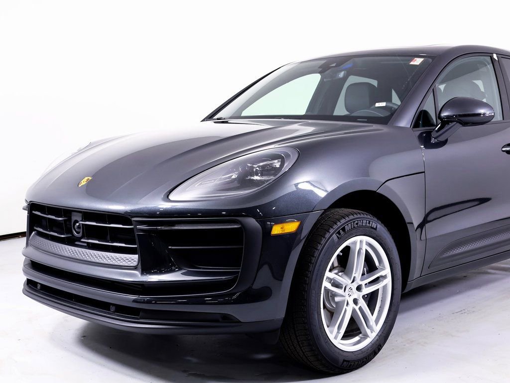 Certified 2025 Porsche Macan image 28
