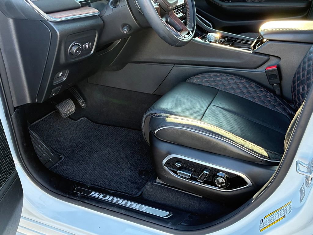 Used 2025 Jeep Grand Cherokee Summit image 22