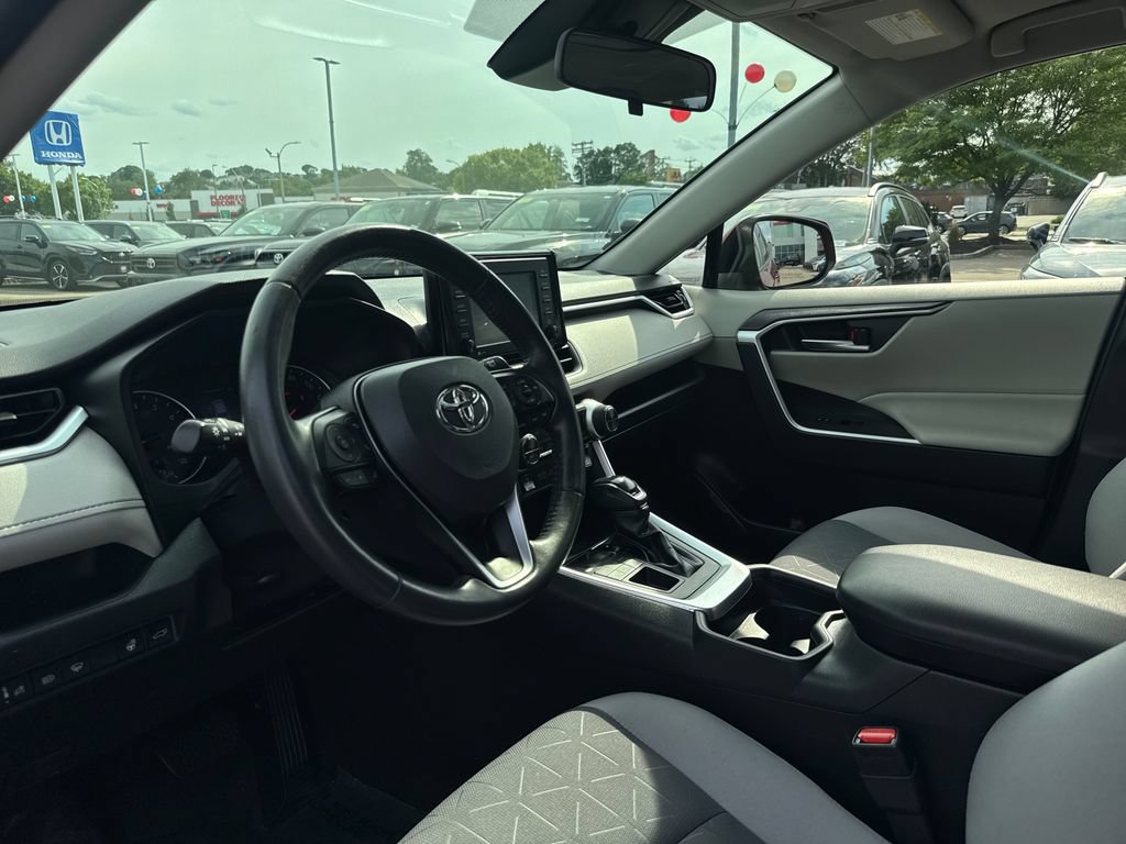 Used 2020 Toyota RAV4 XLE w/ Convenience Package AWD/4WD image 16