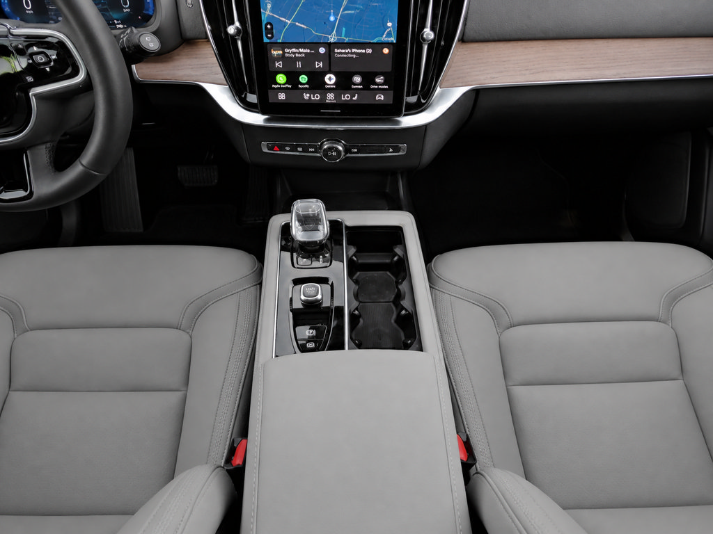 Certified 2026 Volvo XC90 T8 Plus w/ Protection Package Premier AWD/4WD image 13