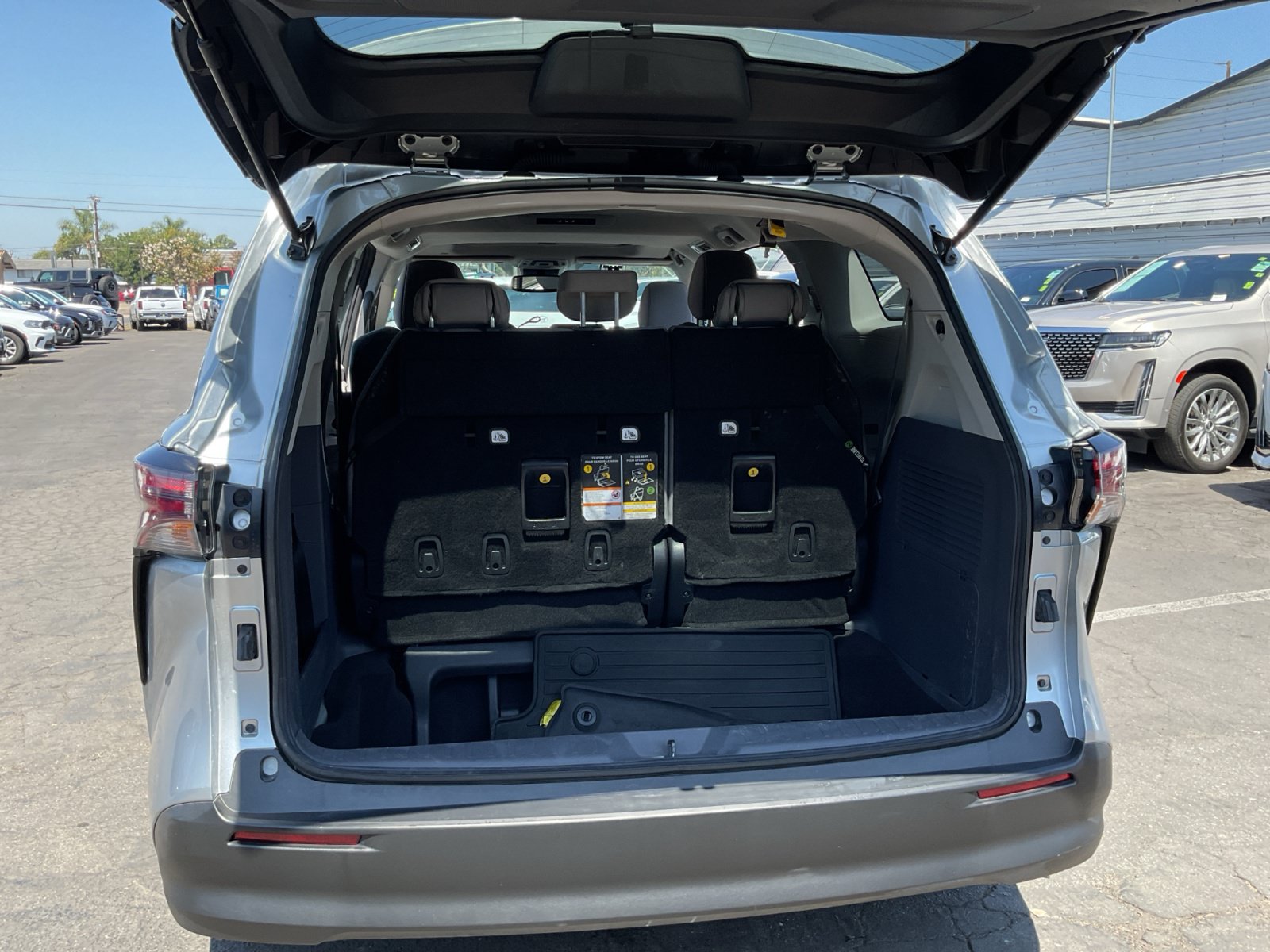 Used 2023 Toyota Sienna LE w/ LE Plus Package FWD image 25