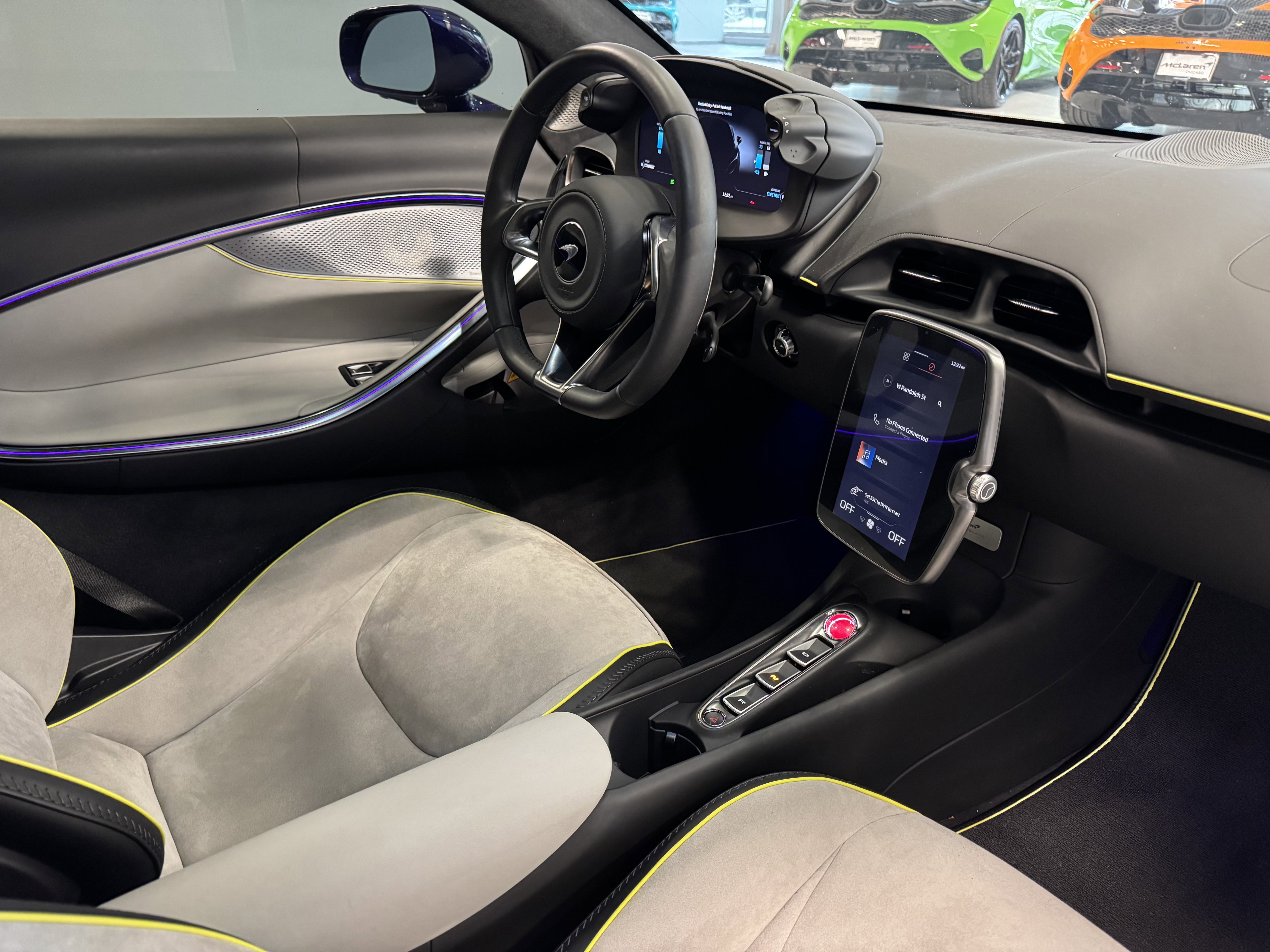 Used 2023 McLaren Artura image 15