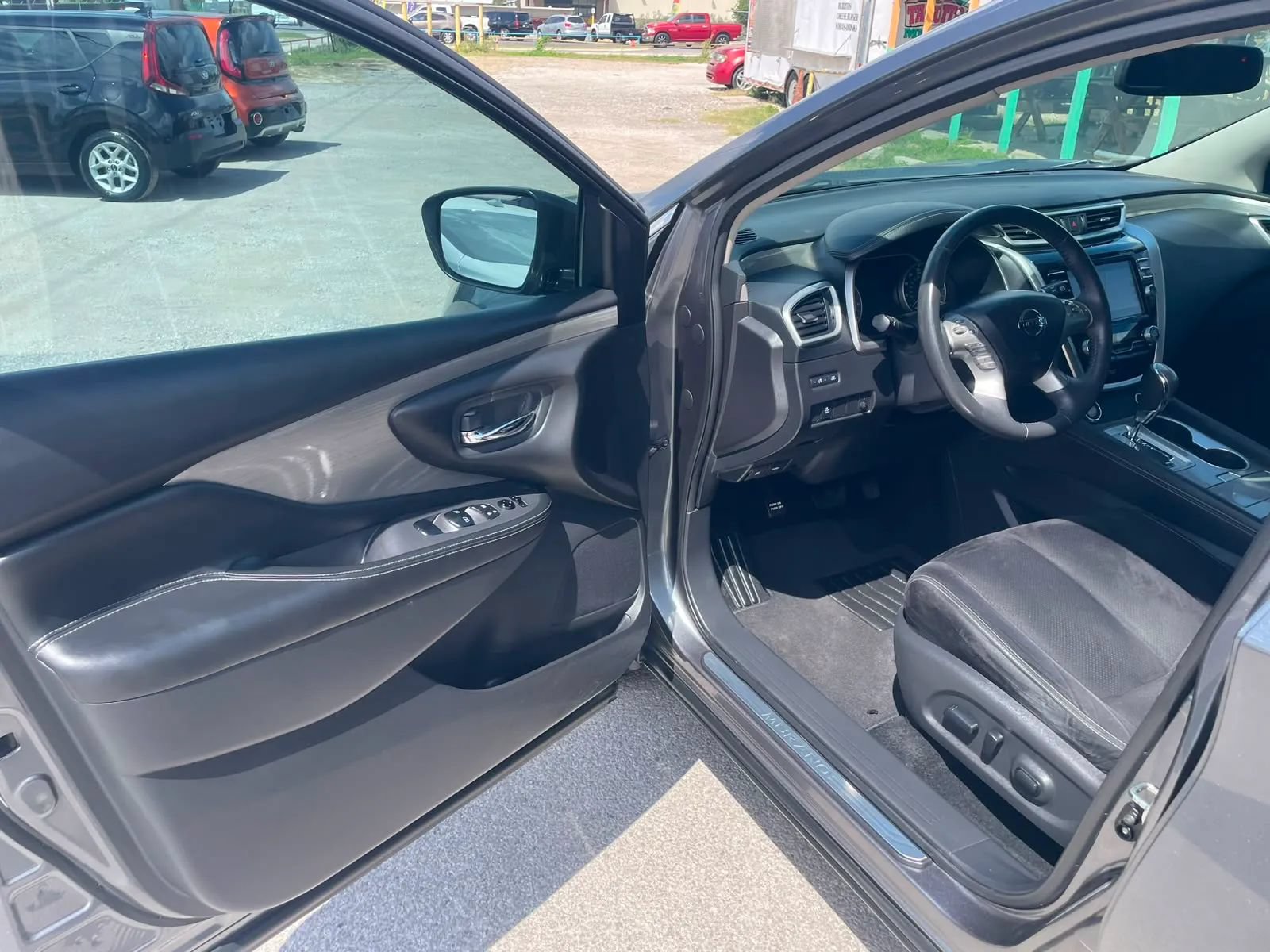 Used 2016 Nissan Murano SV FWD image 12