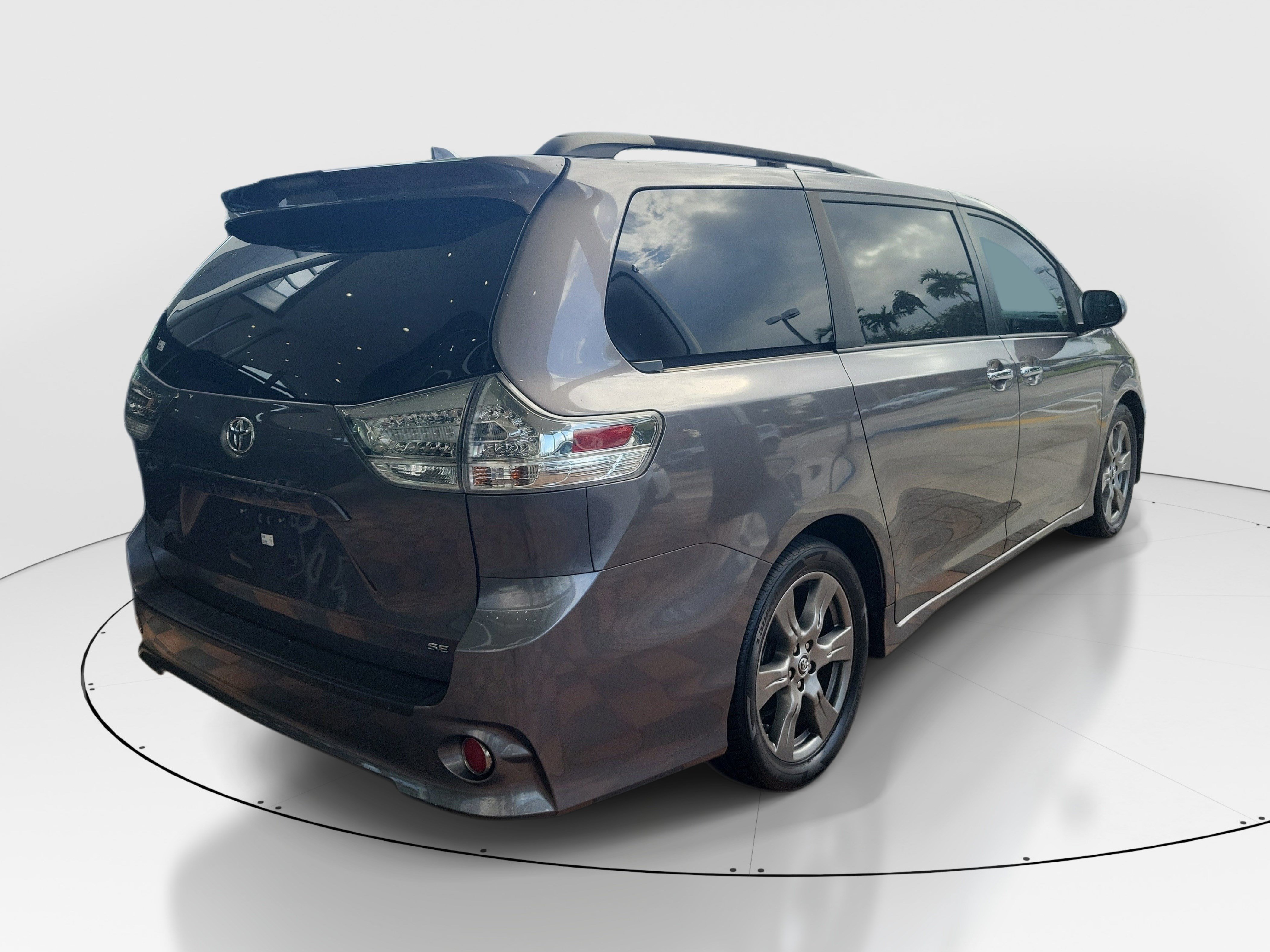 Used 2020 Toyota Sienna SE FWD image 6