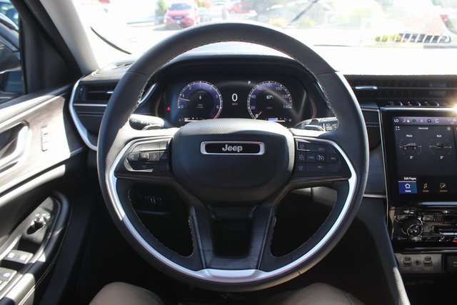 Used 2024 Jeep Grand Cherokee Limited image 11
