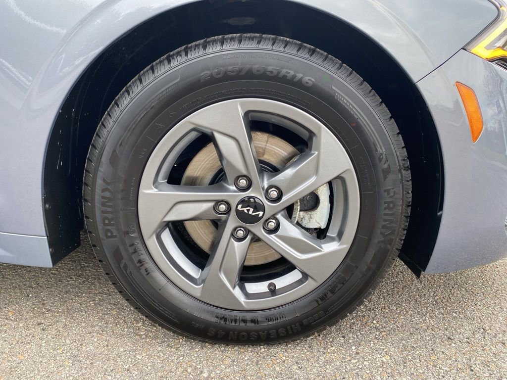 Used 2024 Kia K5 LXS image 9