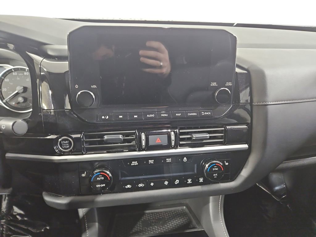 Used 2024 Nissan Pathfinder SL AWD/4WD image 19