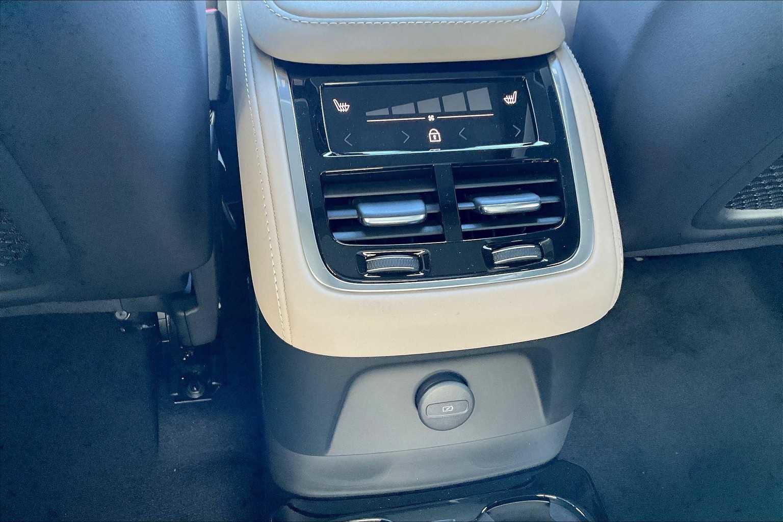 New 2026 Volvo XC90 T8 Plus image 16