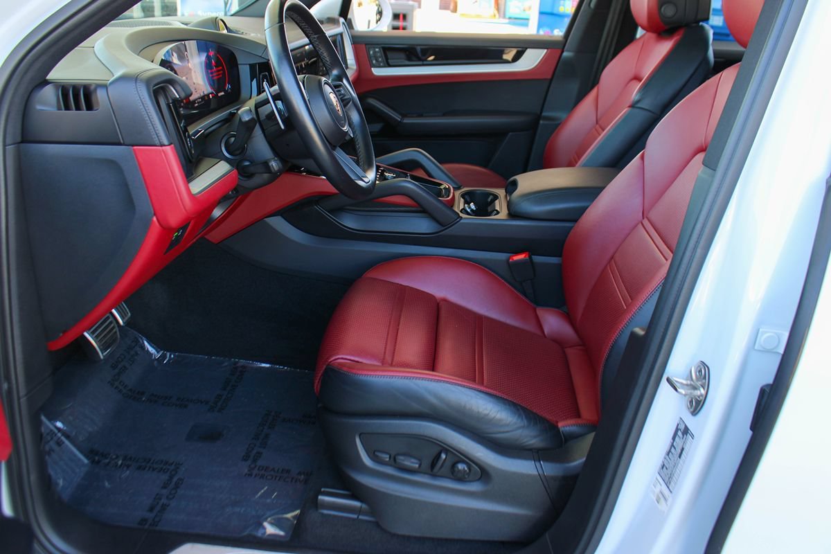 Used 2024 Porsche Cayenne S AWD/4WD image 15