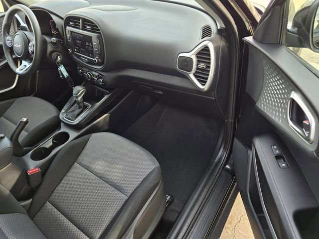 Used 2025 Kia Soul LX image 7