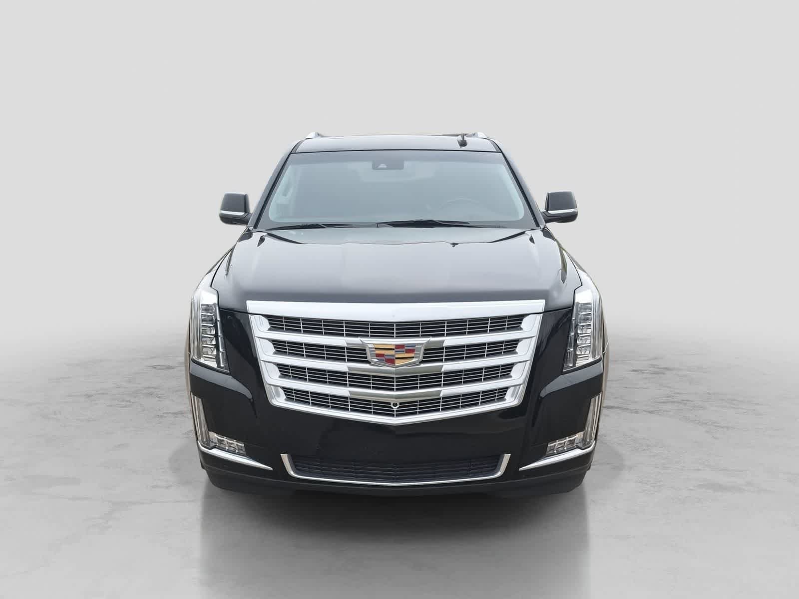 Used 2019 Cadillac Escalade Luxury w/ LPO, Radiant Package AWD/4WD image 3