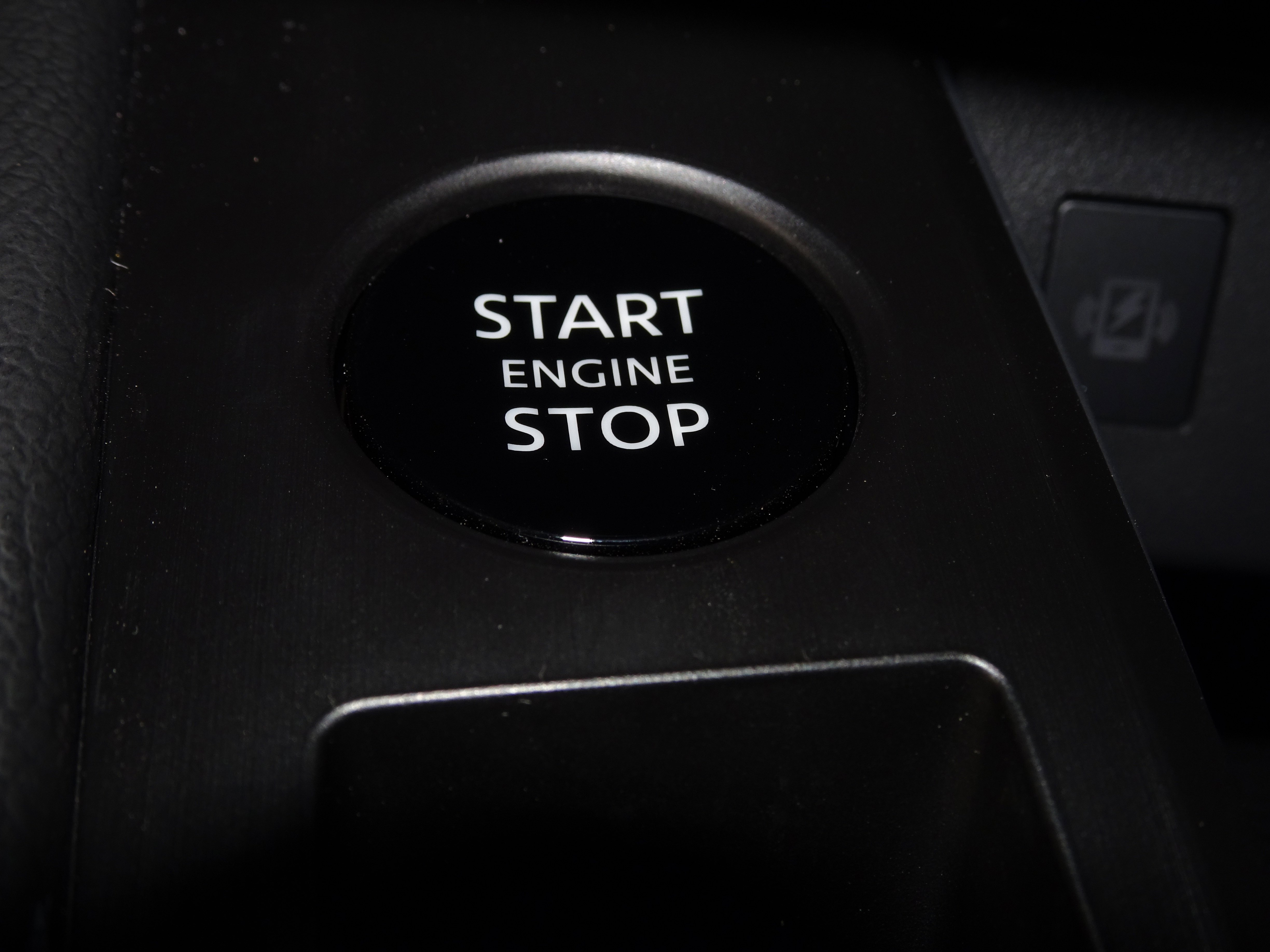 New 2025 Nissan Kicks SR w/ SR Premium Package image 32